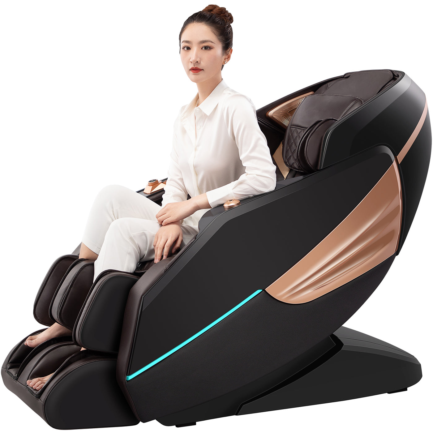 Wellira Massagesessel 3D Frosone mit Frau sitzend #farbe_black